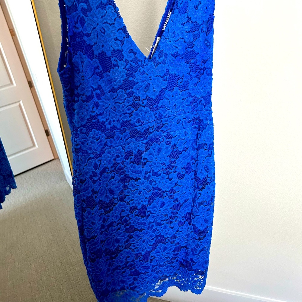 Women’s small lace blue mini dress